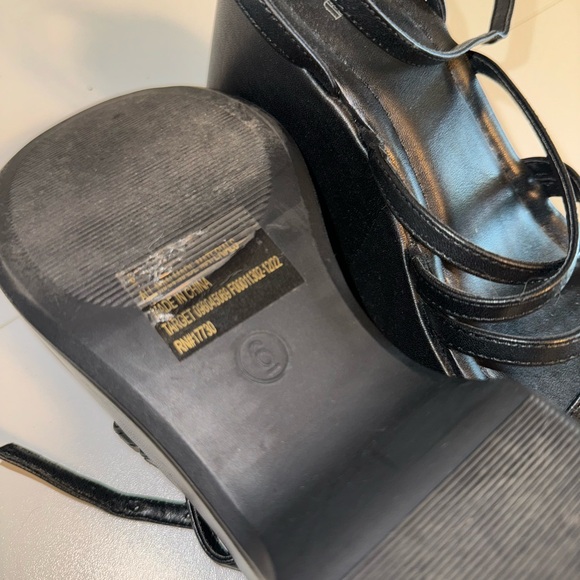 Strappy Black Platform Sandal Size 6 - Picture 7 of 13